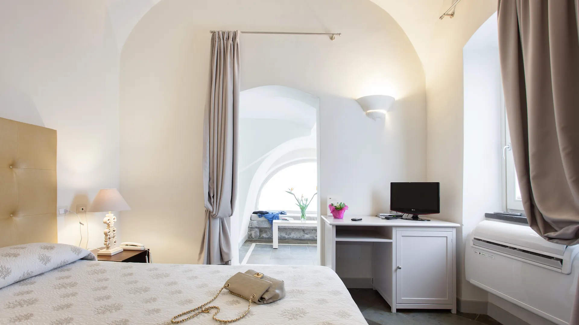 Hotel Maison Tresnuraghes 3*,  Italy